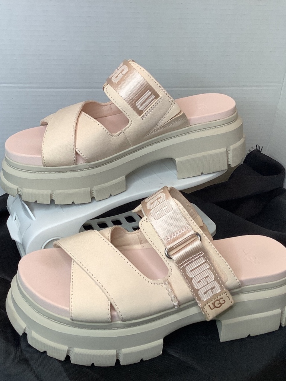 EUC UGG Ashton Slide Womens platforms sz.8.5